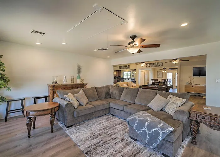Putting And Pool Table Havasu Gem! Holiday home