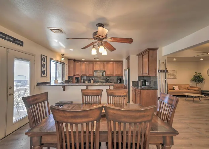 Putting And Pool Table Havasu Gem! Holiday home Lake Havasu City