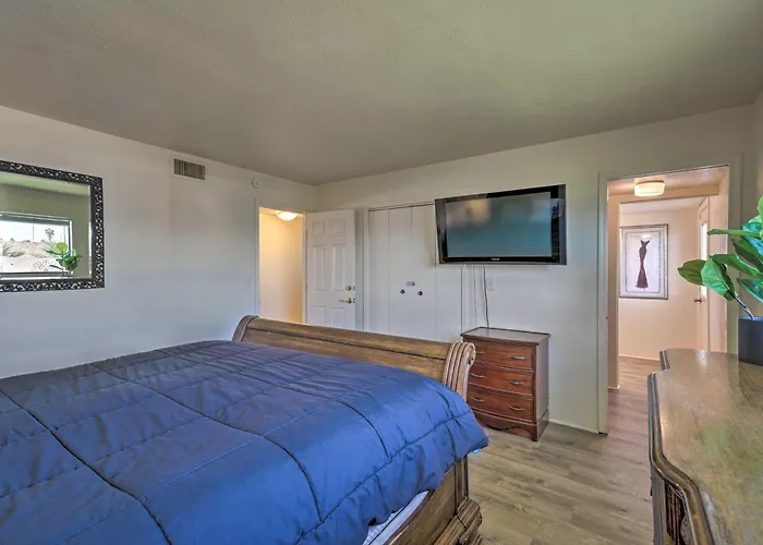 Putting And Pool Table Havasu Gem! Holiday home